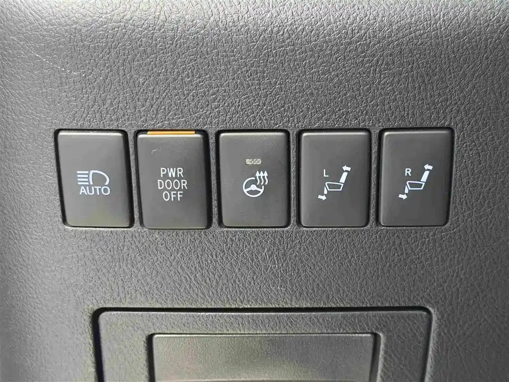 Toyota Vellfire — миниатюра 18