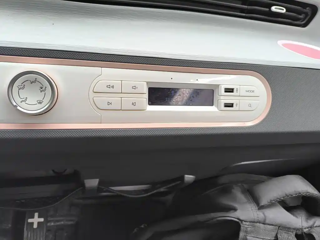 Wuling MINIEV — миниатюра 13