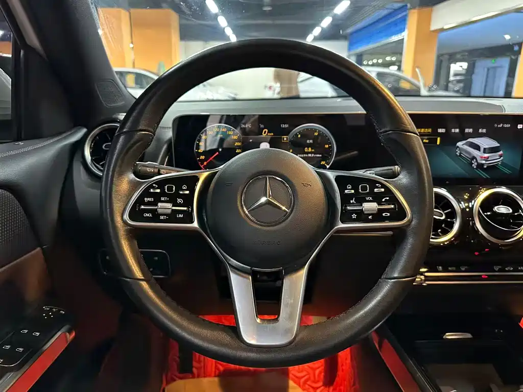 Mercedes-Benz GLB — миниатюра 10