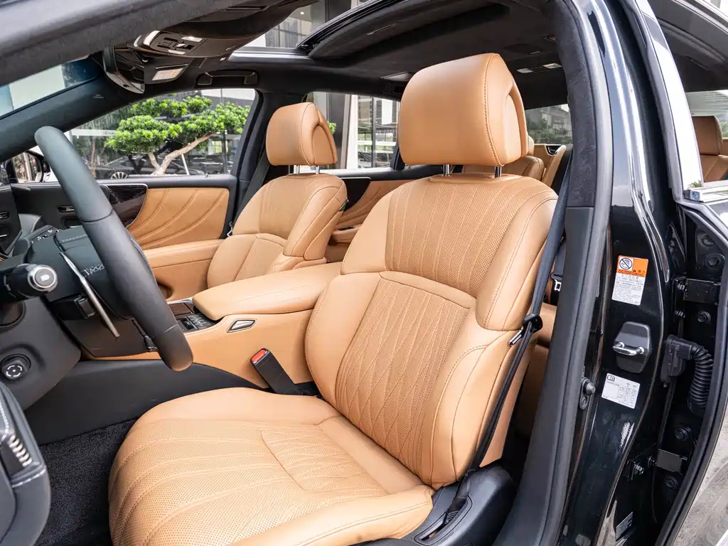 Lexus LS — миниатюра 11