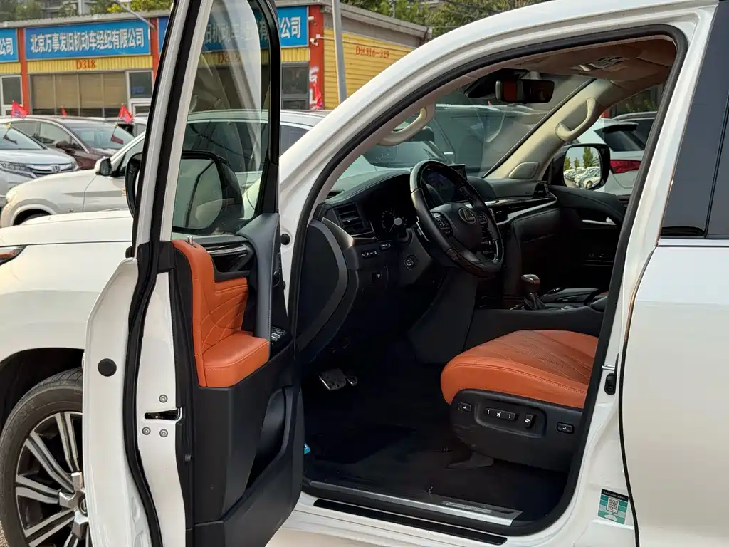 Lexus LX — миниатюра 9