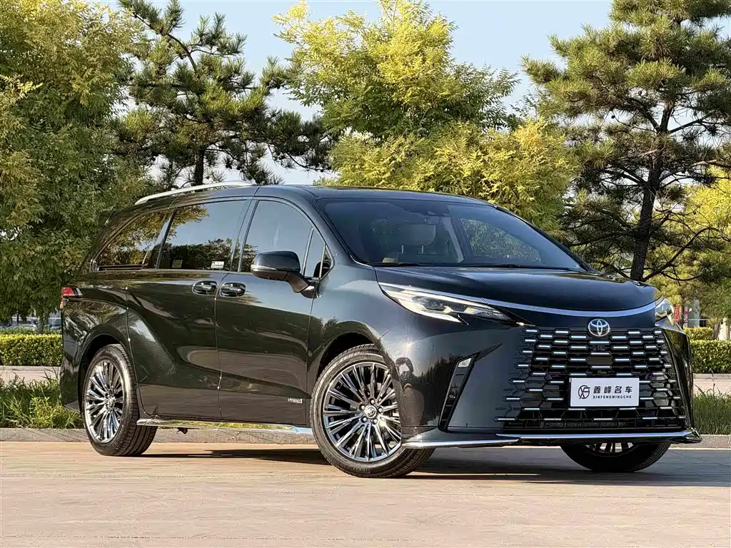 Toyota Granvia 2023 2.5L Luxury PLUS