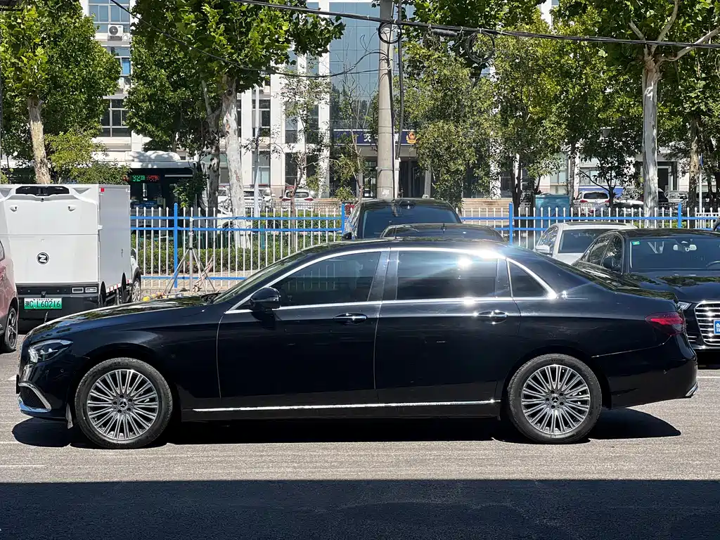 Mercedes-Benz E-Class — миниатюра 9