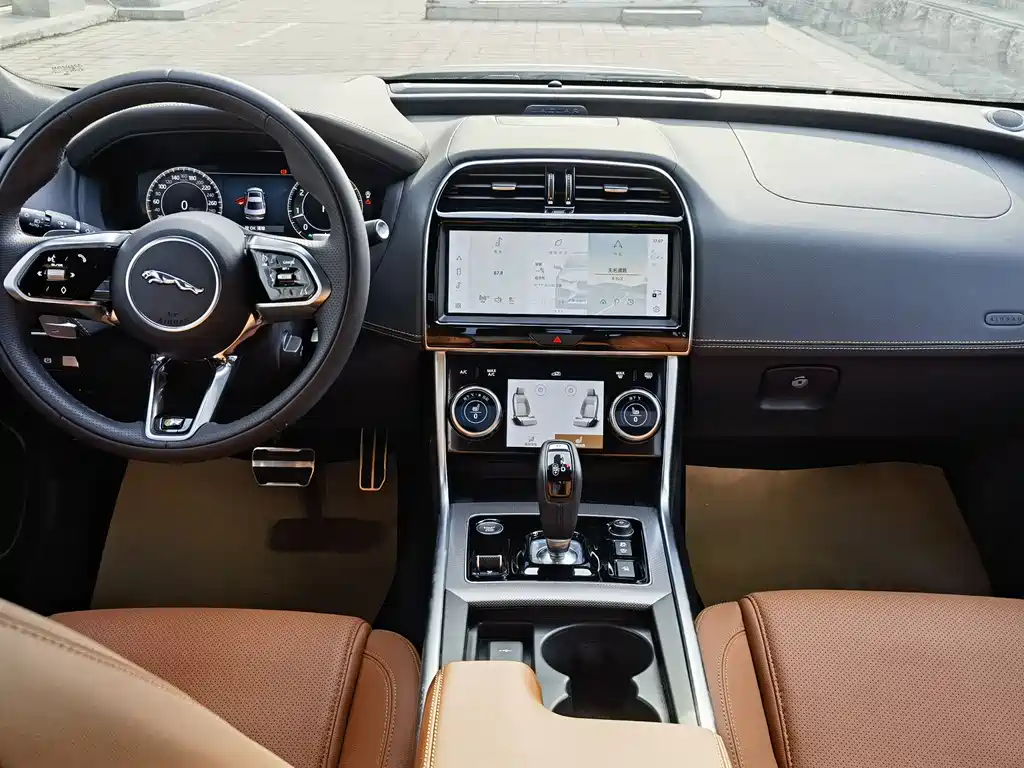 Jaguar XEL 2025 2.0T 250PS R-DYNAMIC 90