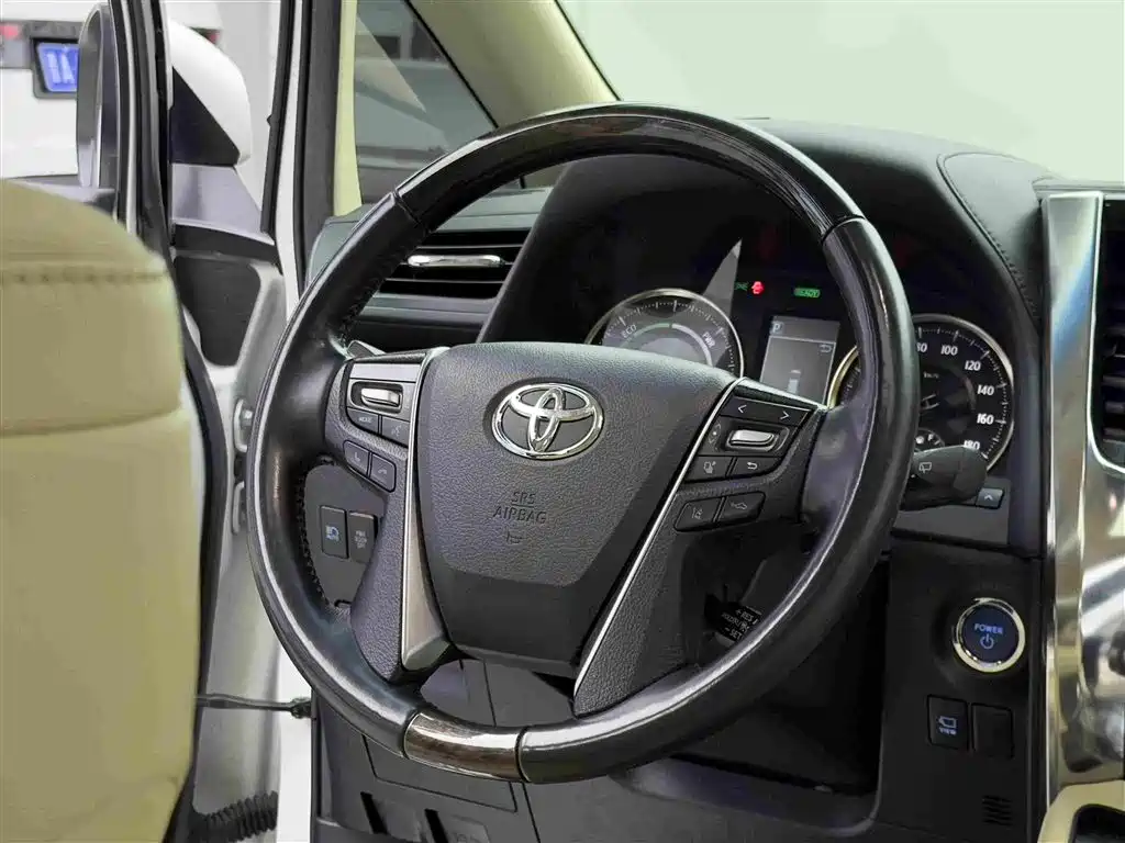 Toyota Vellfire — миниатюра 13