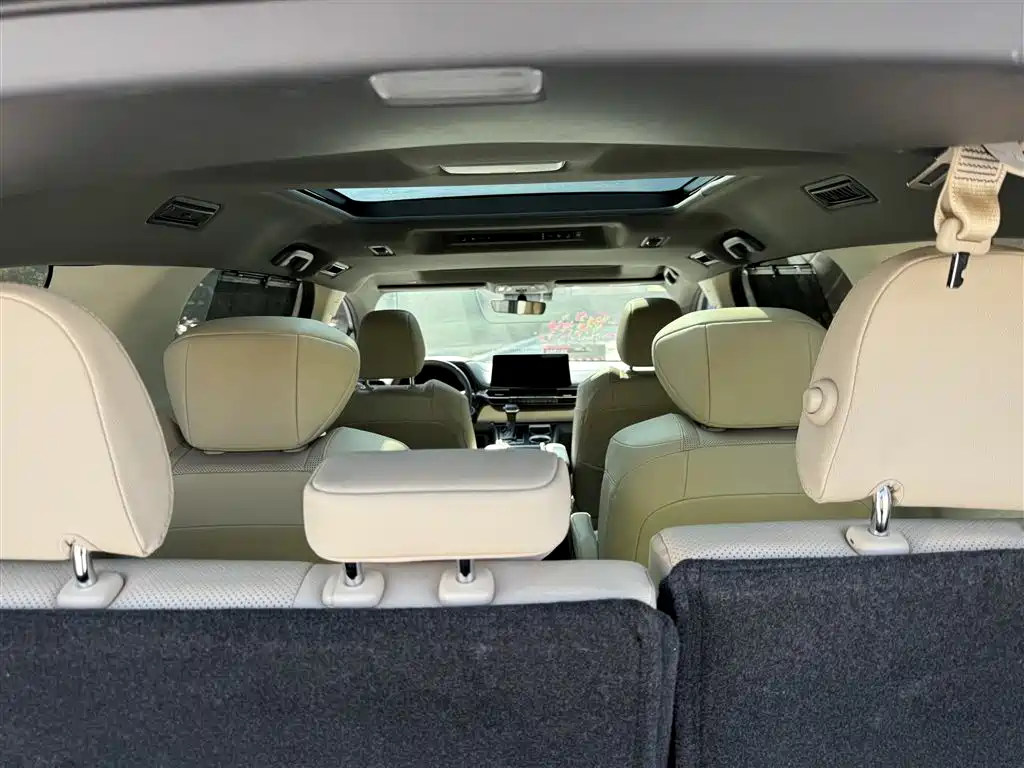 Toyota Granvia — миниатюра 30