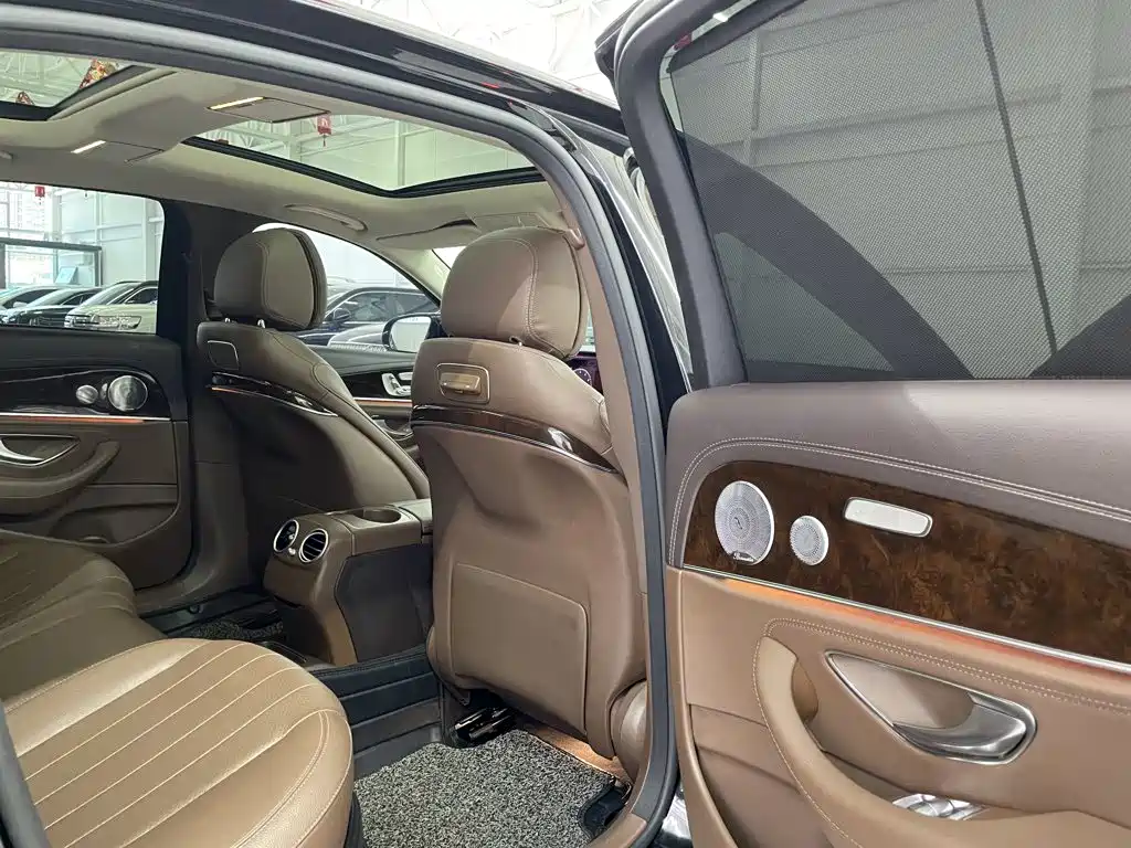 Mercedes-Benz E-Class — миниатюра 4