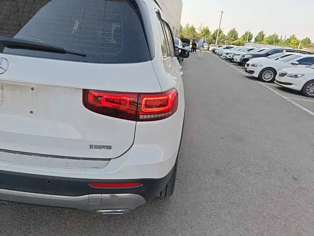 Mercedes-Benz GLB — миниатюра 8