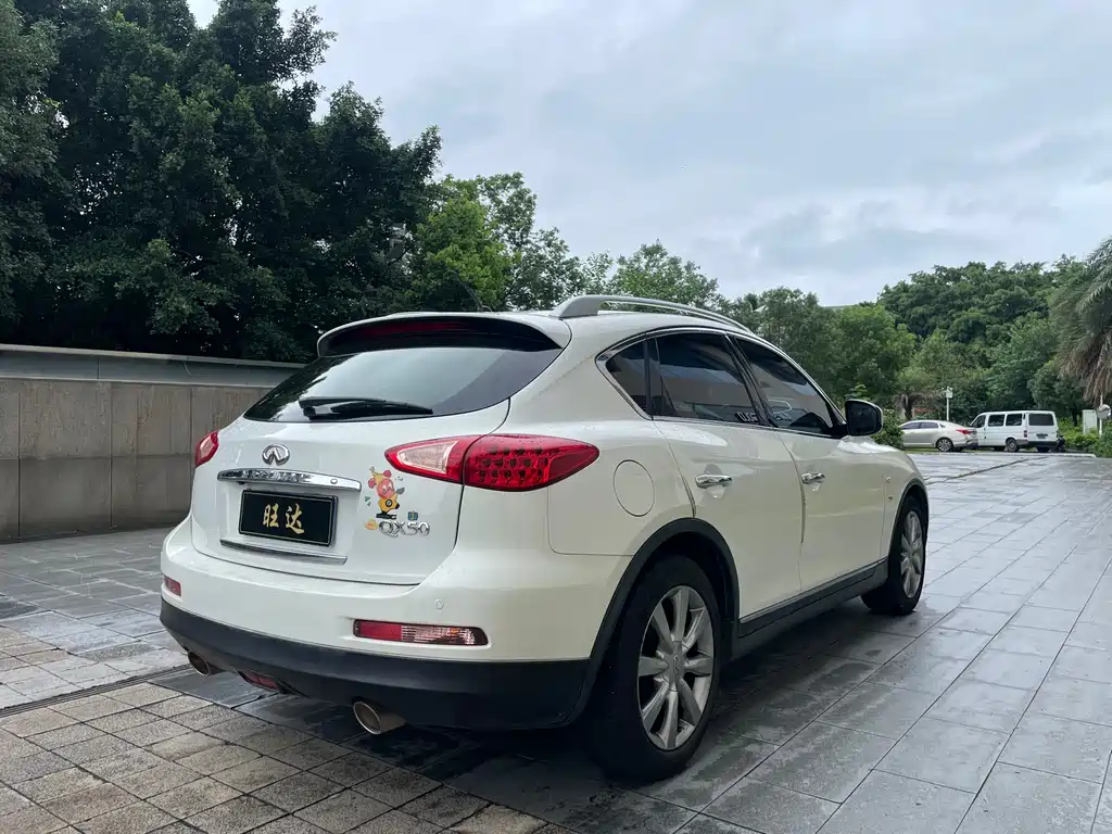 Infiniti QX50 2013 2.5L