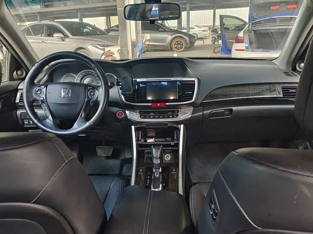Honda Accord — миниатюра 6