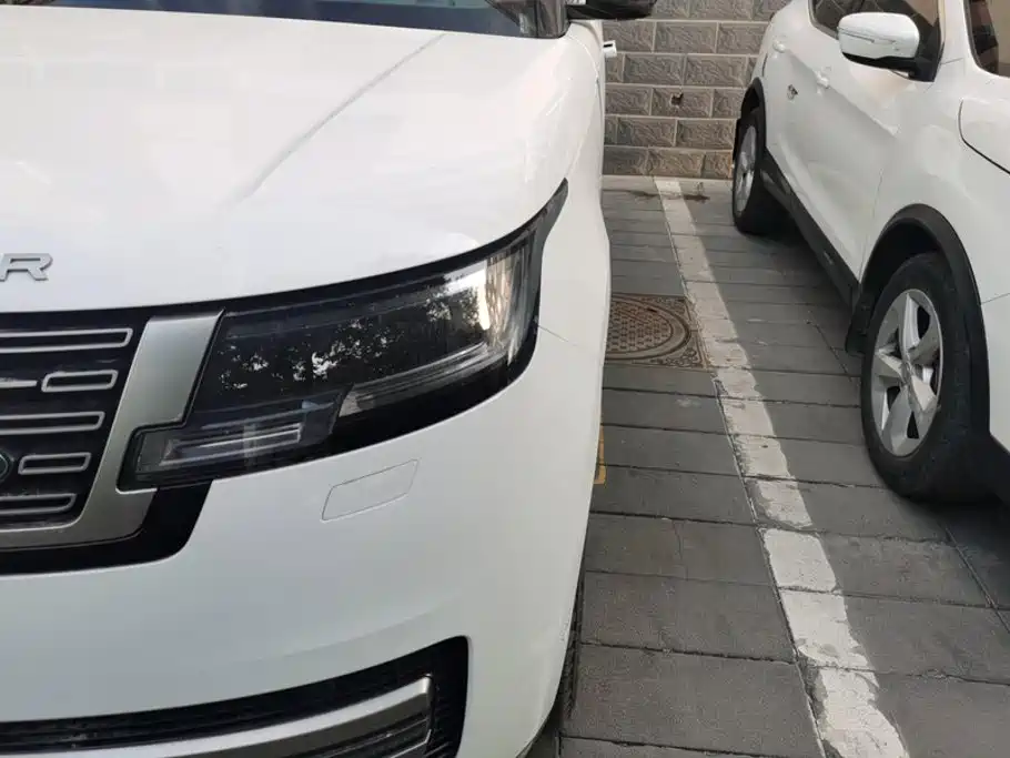 Land Rover Range Rover 2023 3.0 L6 400PS мест Long Wheelbase