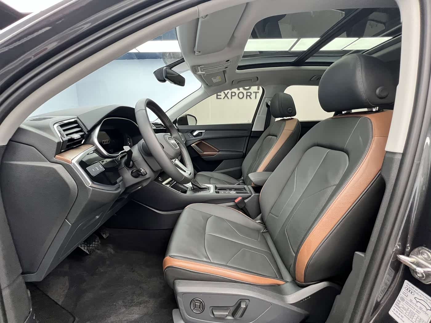 Audi Q3 1.4 л 2023 г. Серебристо-серый, пробег 43000 км