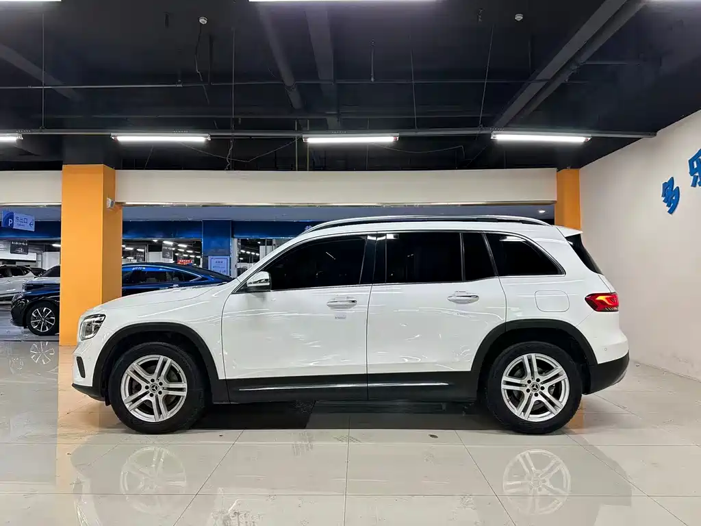 Mercedes-Benz GLB — миниатюра 9