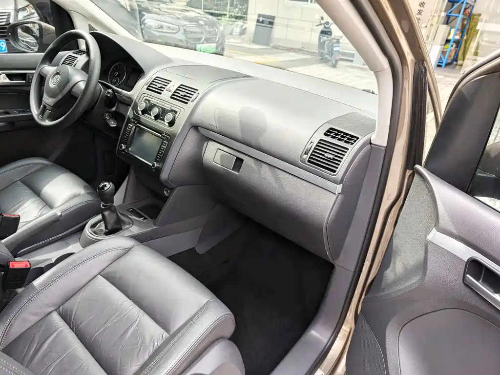 Volkswagen Touran — миниатюра 4