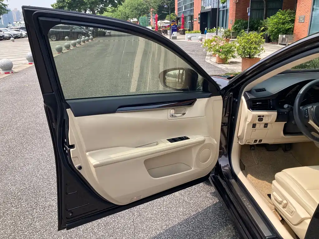 Lexus ES — миниатюра 17