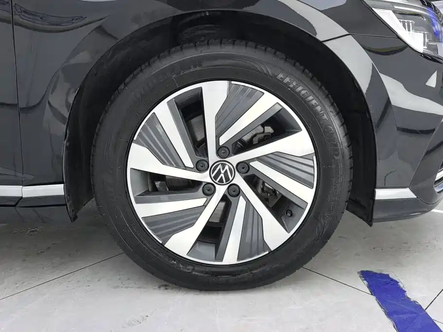 Volkswagen Magotan PHEV — миниатюра 6