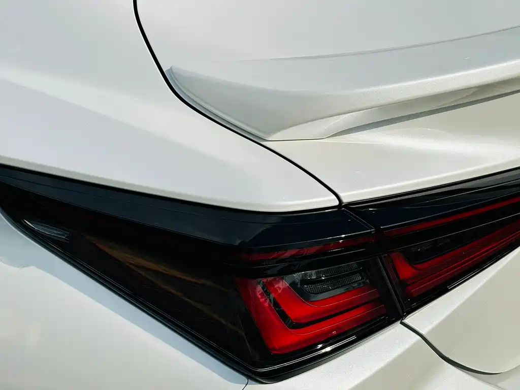 Lexus ES — миниатюра 15