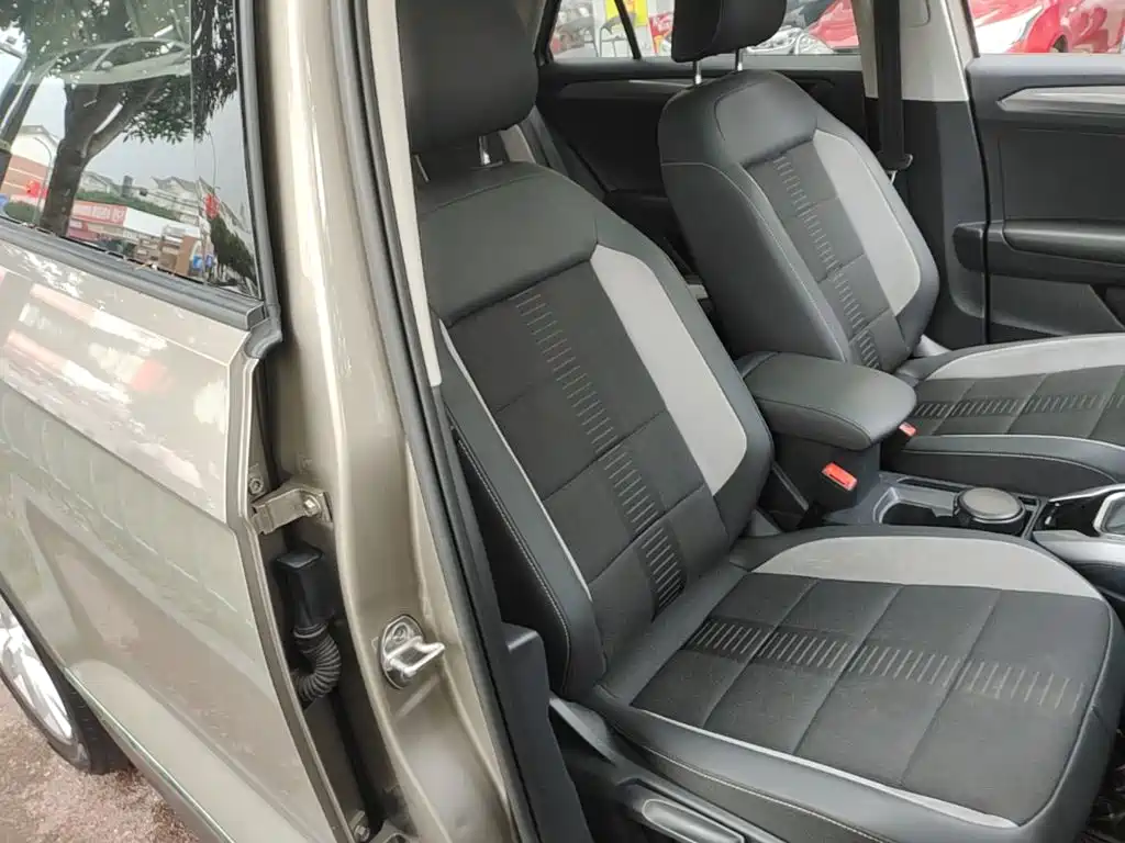 Volkswagen T-Roc — миниатюра 25