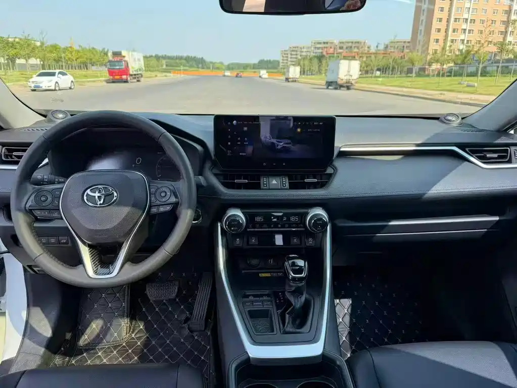 Toyota RAV4 — миниатюра 6