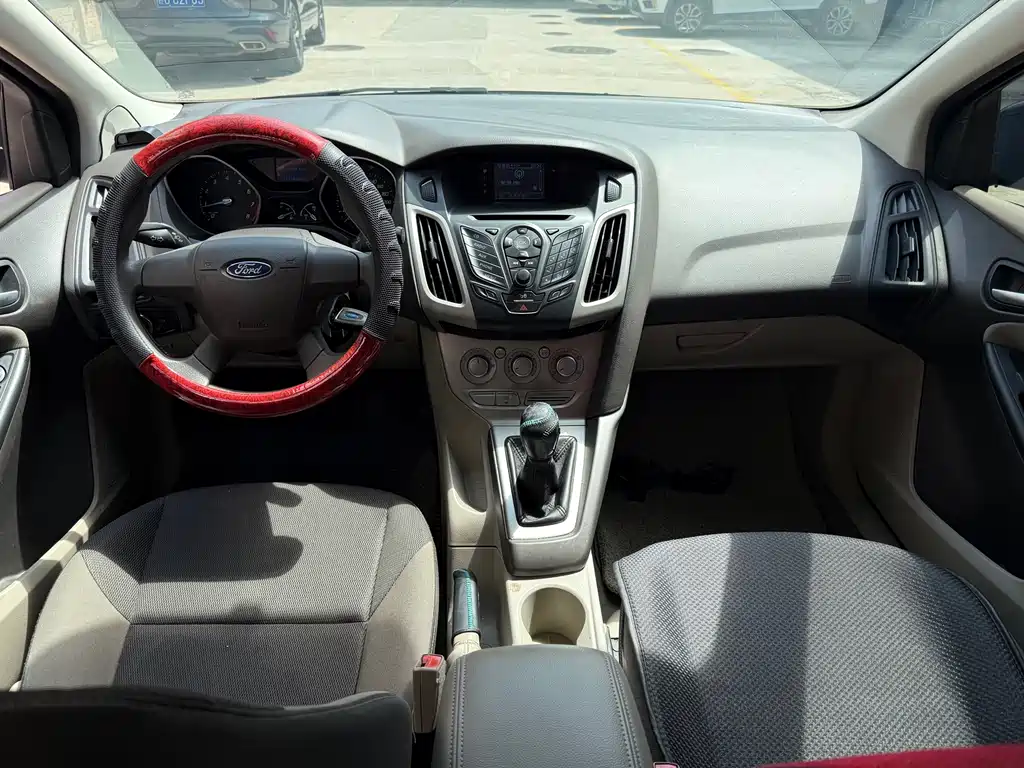 Ford Focus 2012 1.6L MT Comfort
