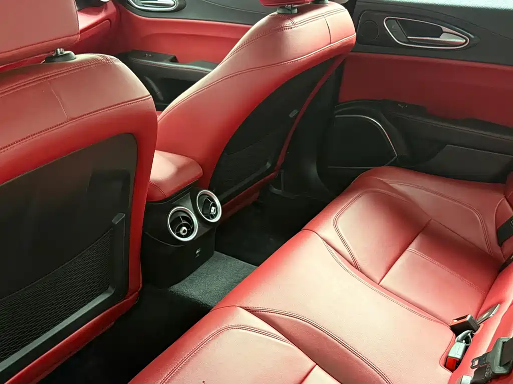 Alfa Romeo Giulia — миниатюра 11