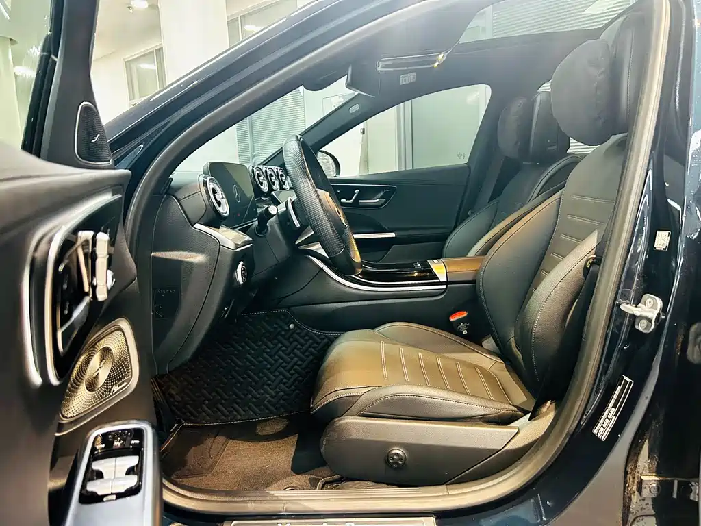 Mercedes-Benz C-Class — миниатюра 7