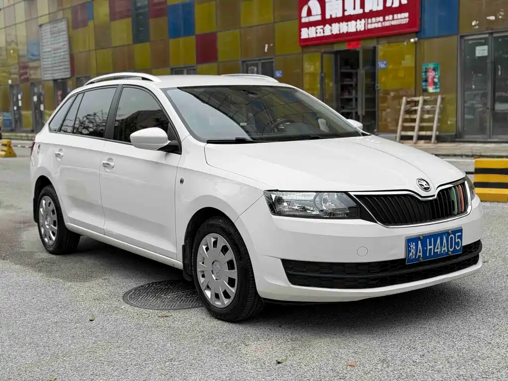 Skoda Rapid Spaceback 2016 1.6L AT