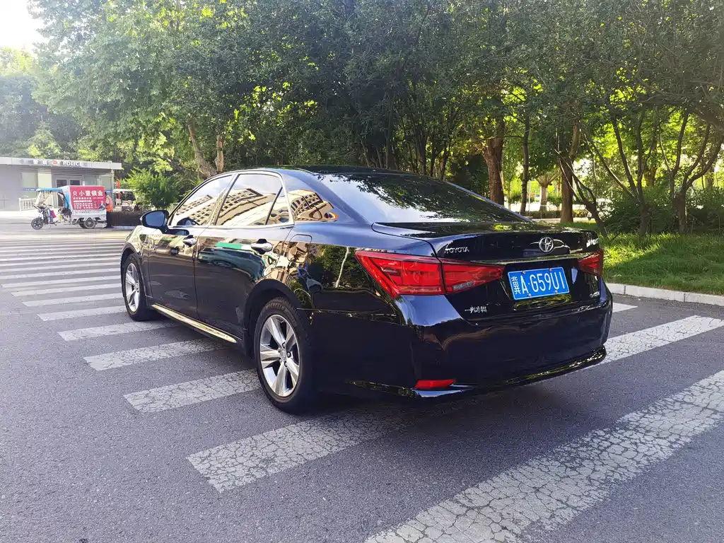 Toyota Crown — миниатюра 8