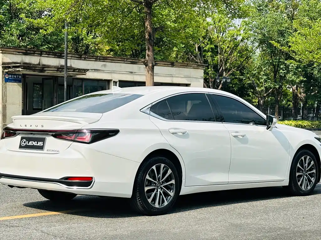 Lexus ES — миниатюра 5
