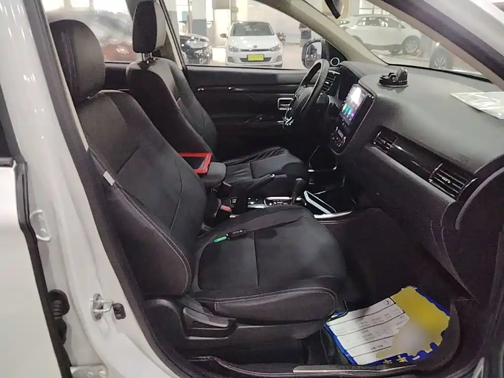 Mitsubishi Outlander — миниатюра 25