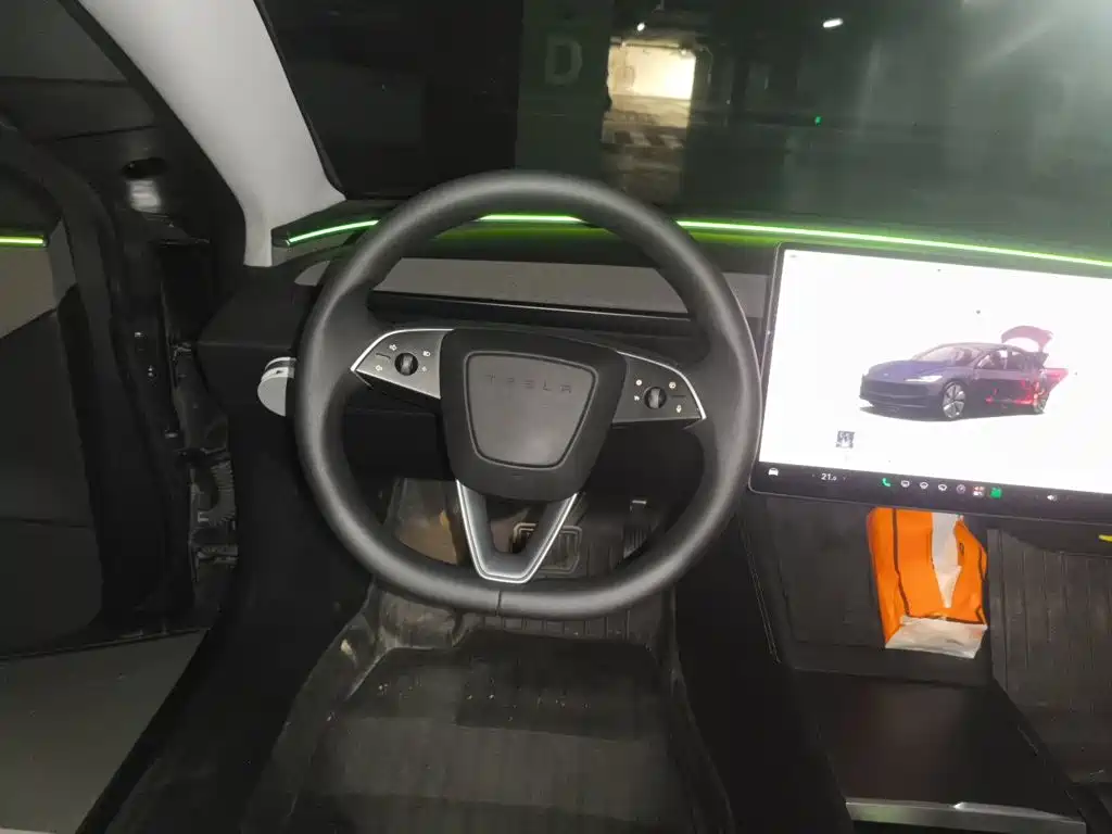 Tesla Model 3 — миниатюра 6