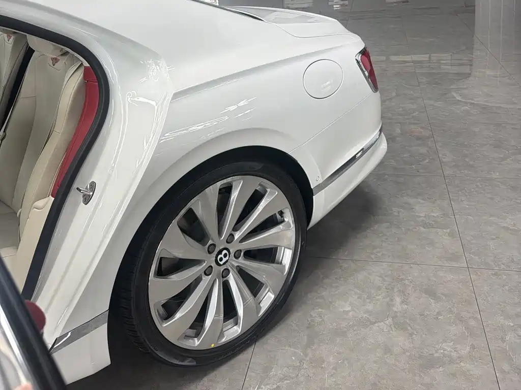 Bentley Flying Spur PHEV — миниатюра 9