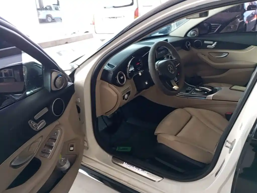 Mercedes-Benz C-Class — миниатюра 16
