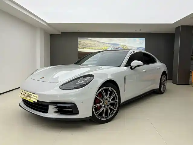 PORSCHE PANAMERA 2021