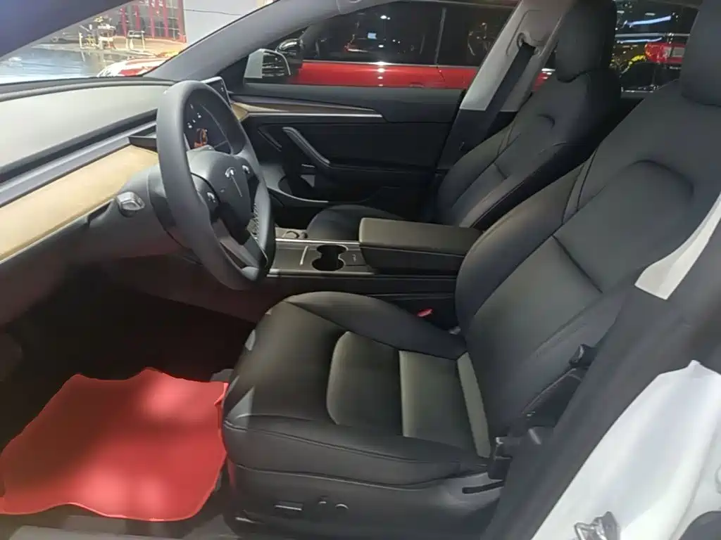 Tesla Model 3 — миниатюра 15