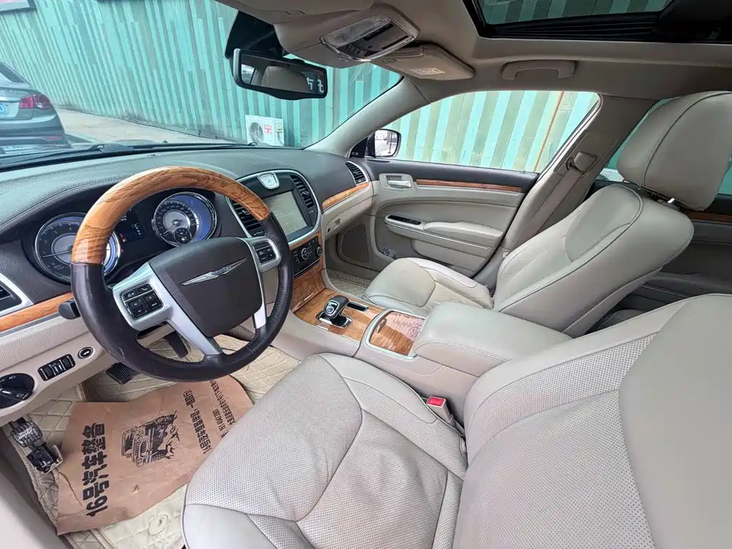 Chrysler 300C — миниатюра 3
