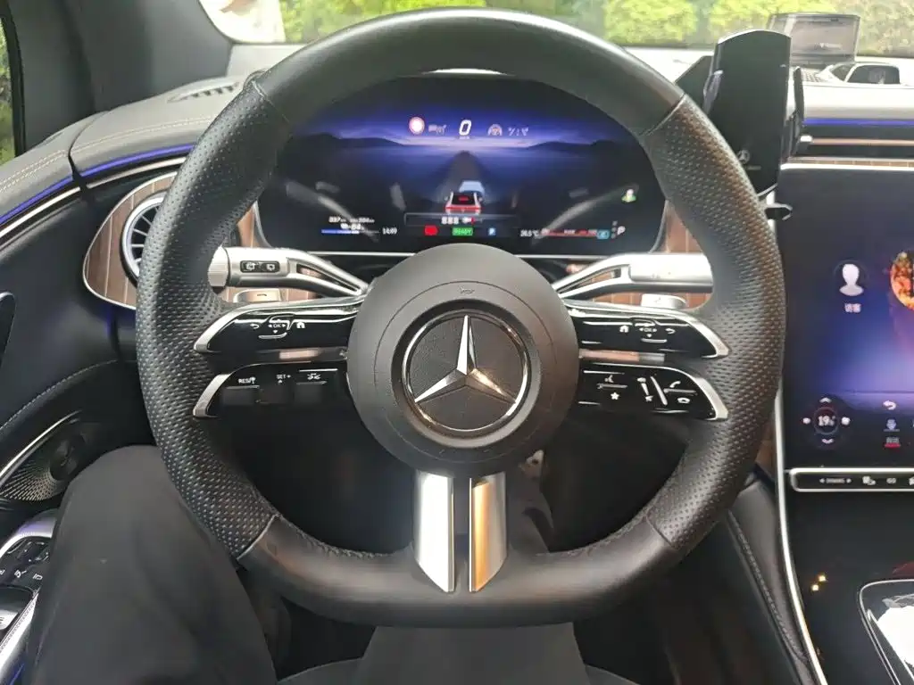 Mercedes-Benz EQE SUV — миниатюра 3