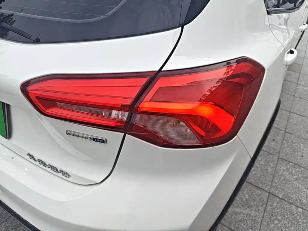 Ford Focus Active — миниатюра 8