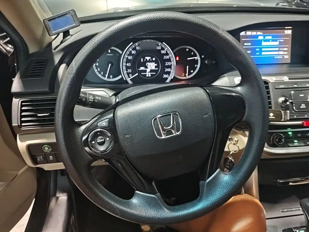 Honda Accord — миниатюра 11