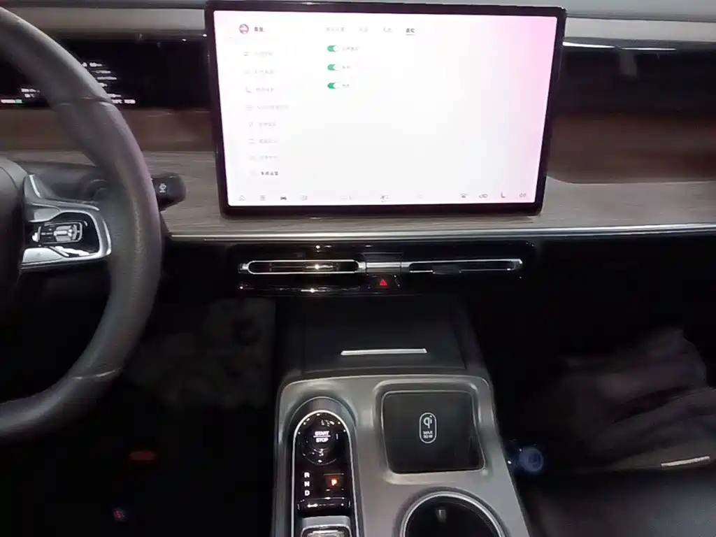GAC Motor Trumpchi E8 PHEV — миниатюра 13
