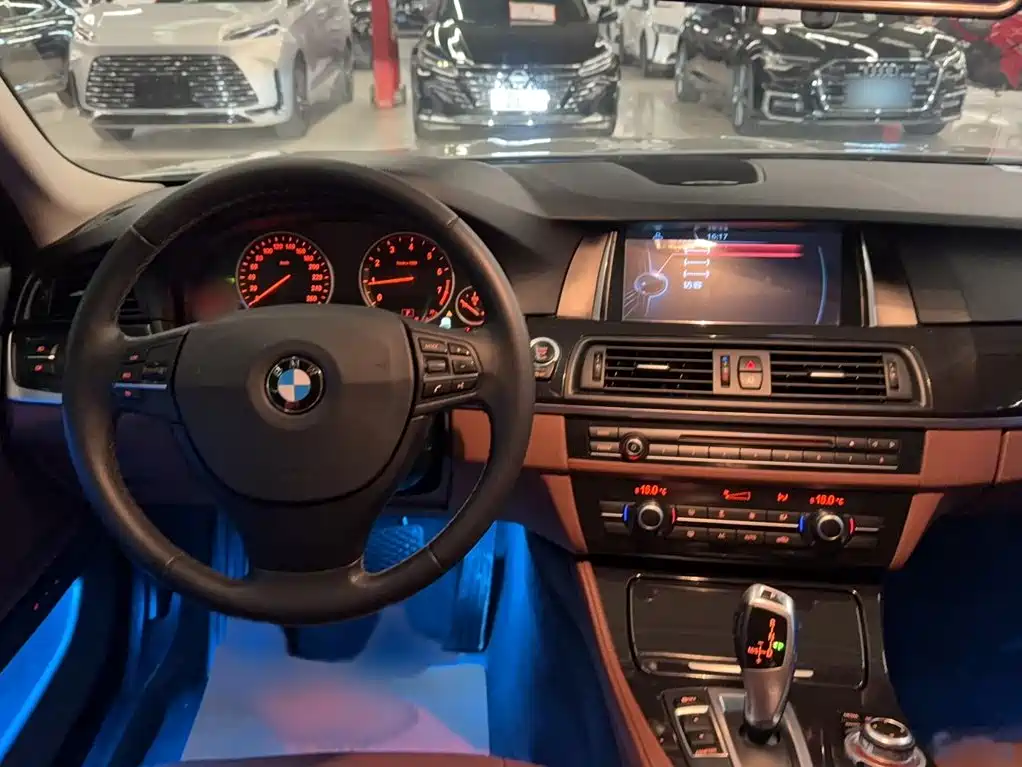 BMW 5 Series — миниатюра 9