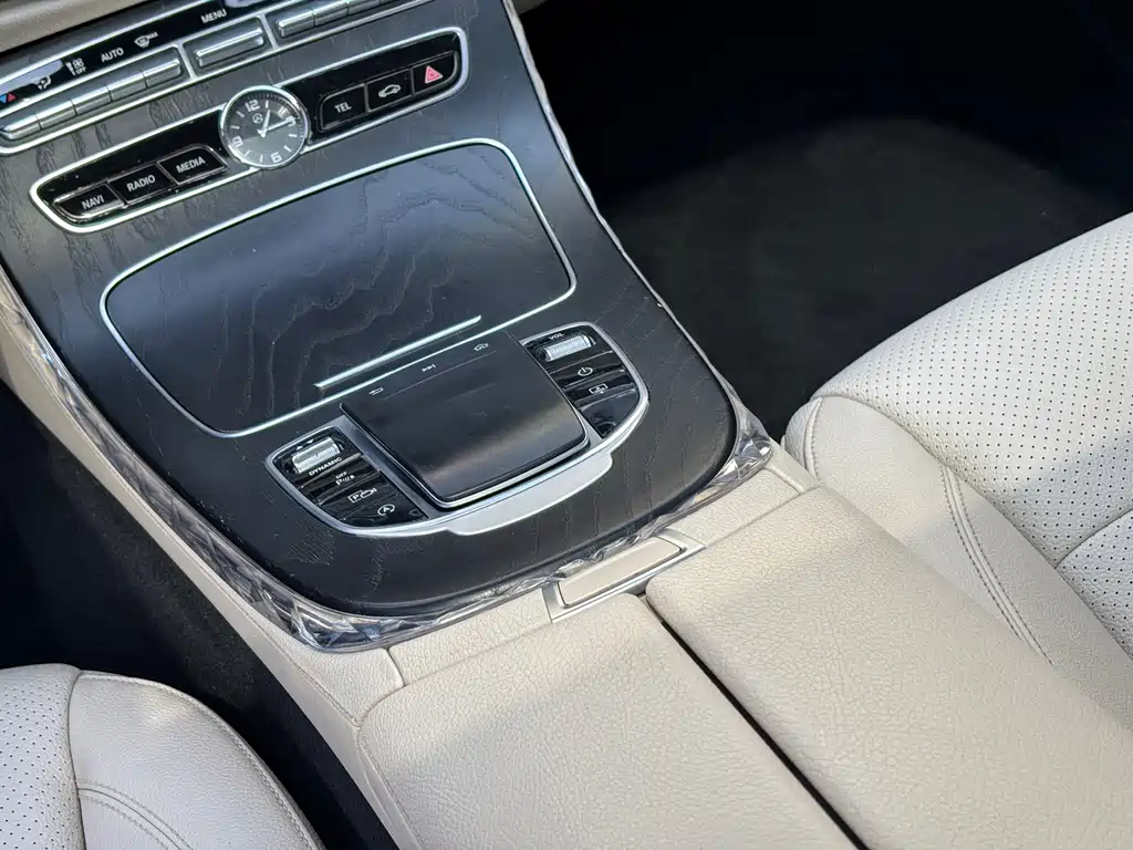 Mercedes-Benz E-Class — миниатюра 11