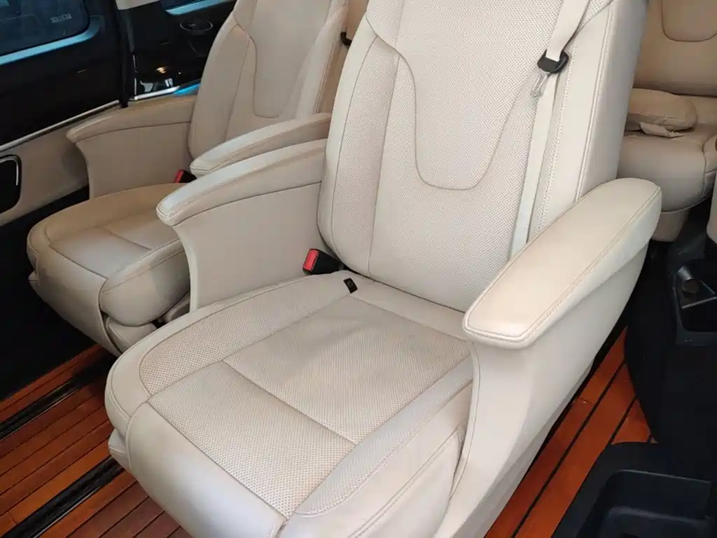 Mercedes-Benz V-Class — миниатюра 17
