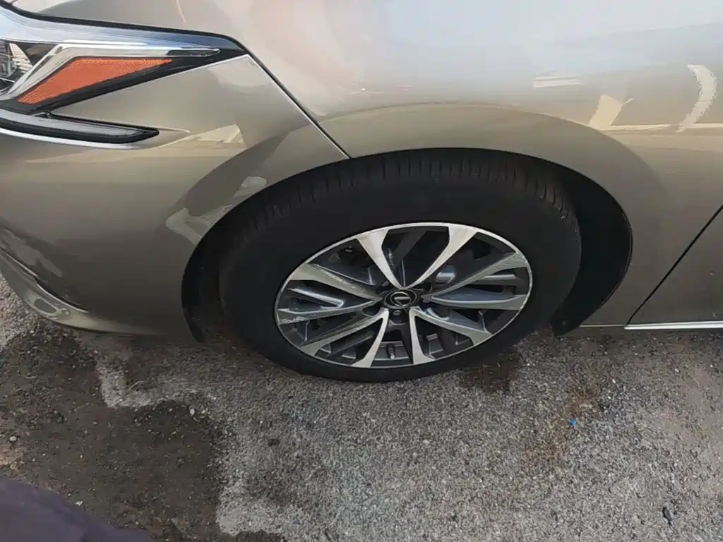 Lexus ES — миниатюра 23