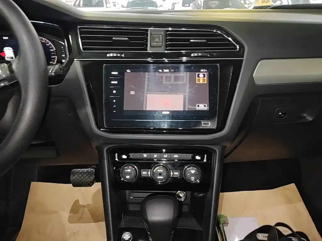 Volkswagen Tiguan L — миниатюра 13