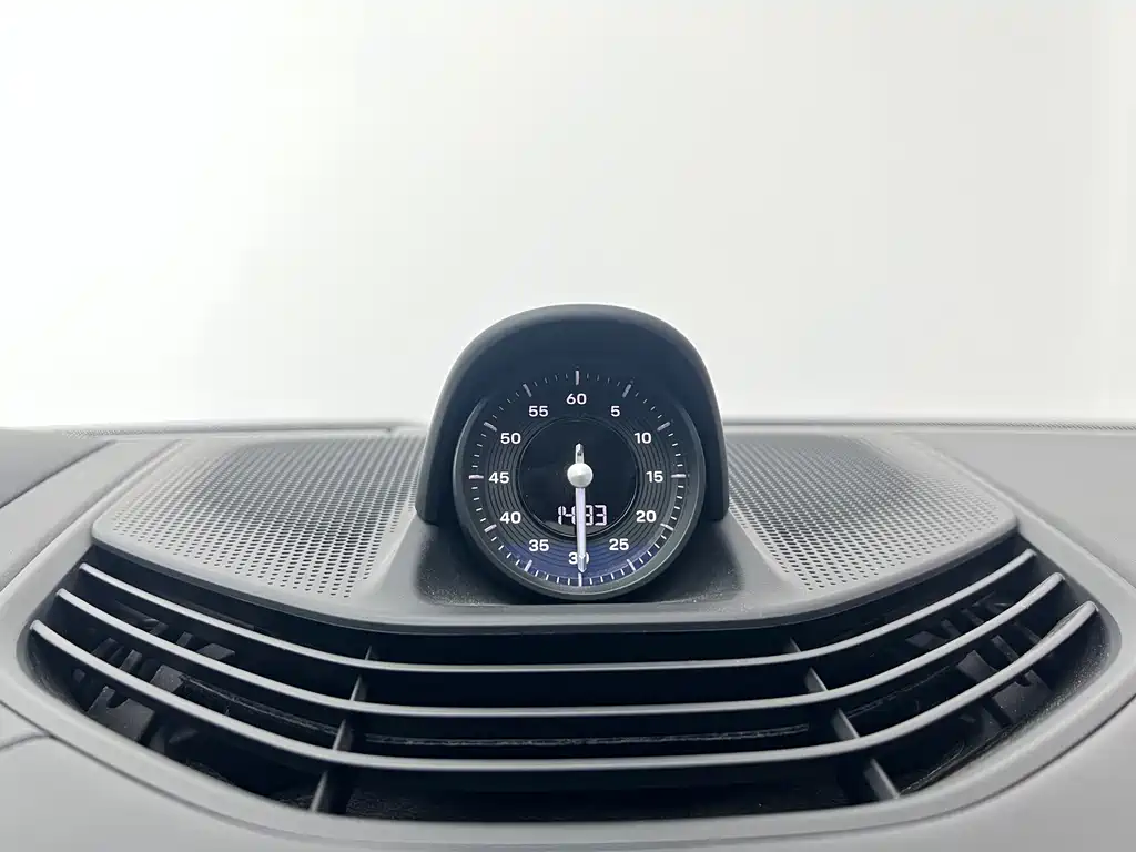 Porsche Taycan — миниатюра 10