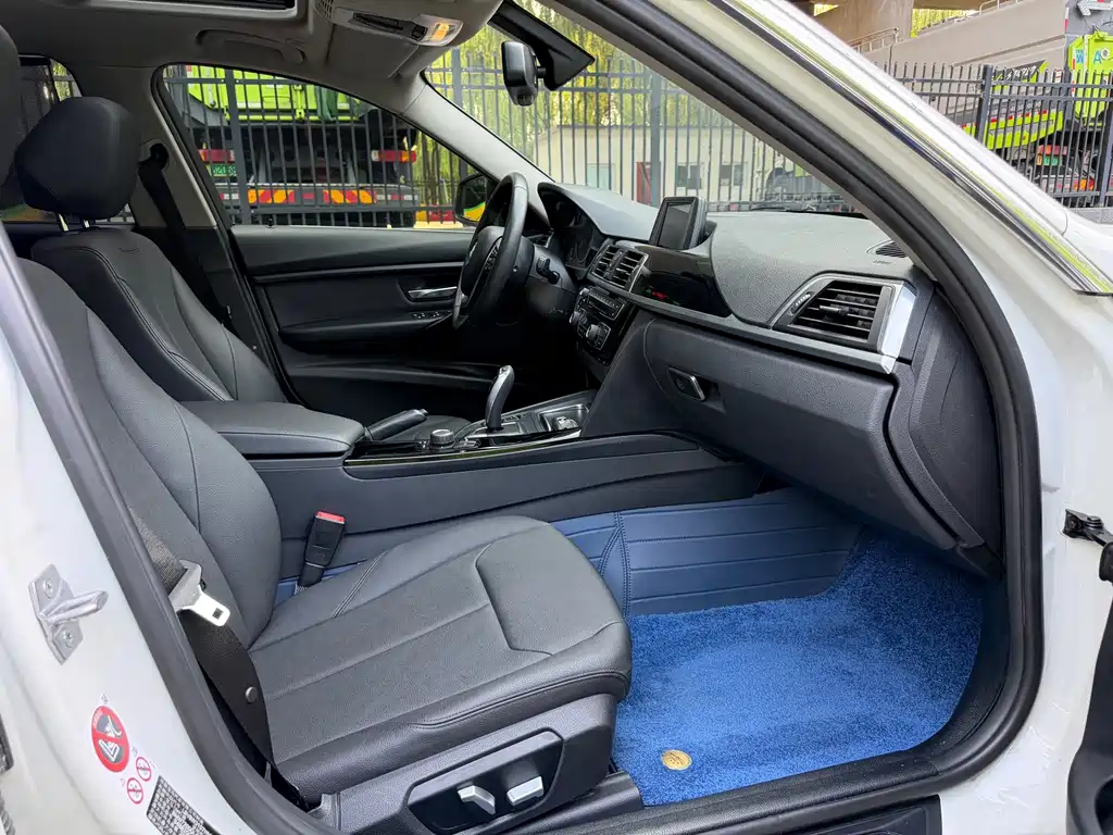 BMW 3 Series — миниатюра 11