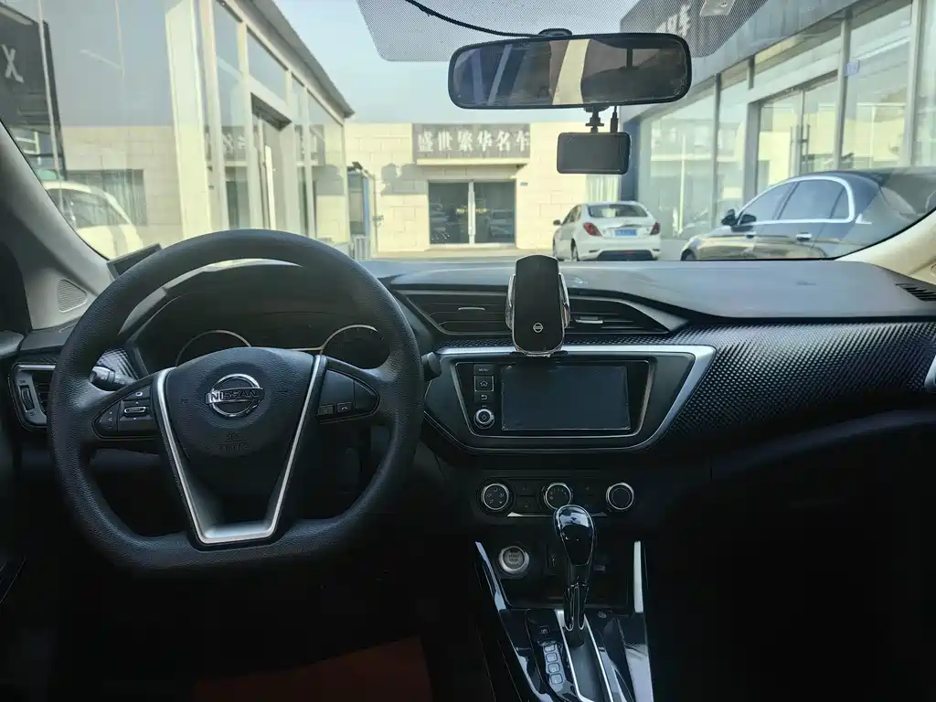 Nissan Bluebird — миниатюра 7