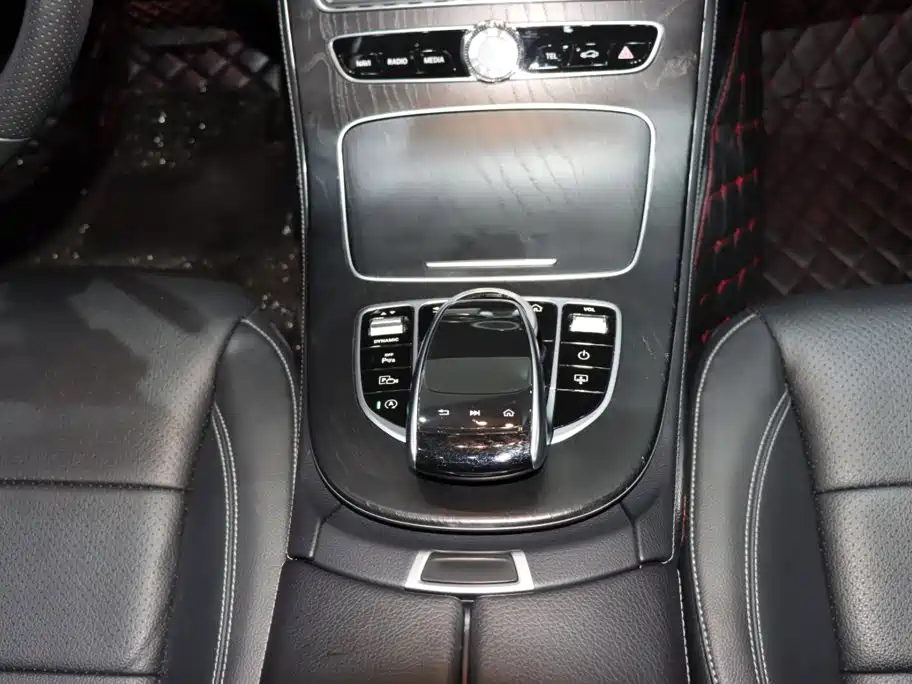 Mercedes-Benz E-Class — миниатюра 15