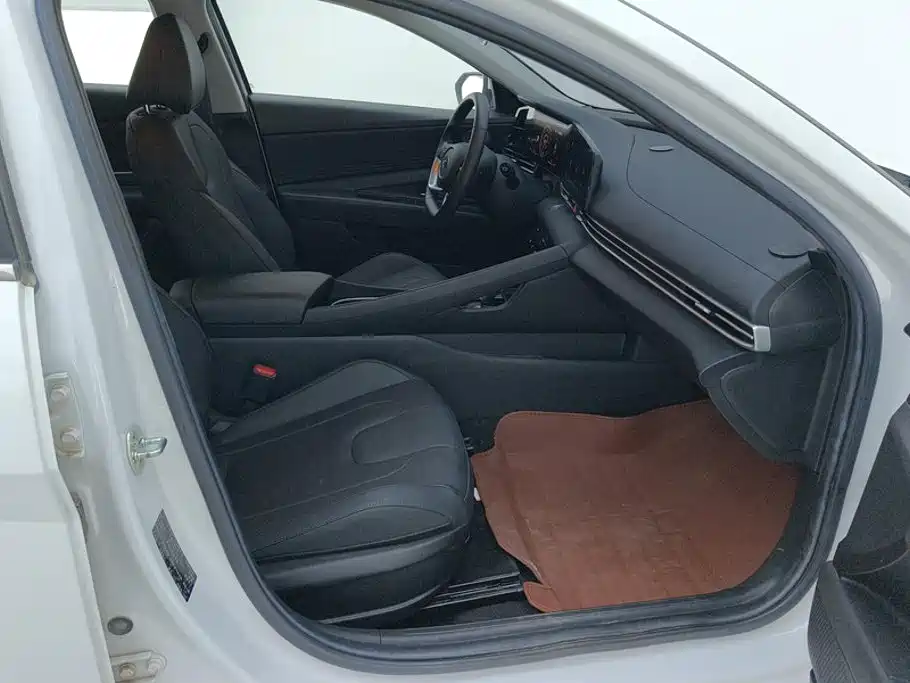 Hyundai Elantra — миниатюра 8